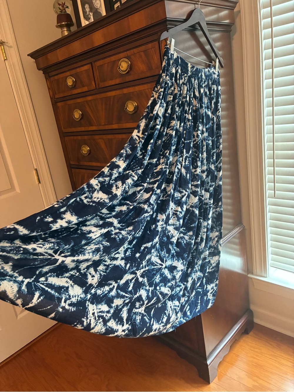 Band of Gypsies Blue & White Tie-Dye Maxi Skirt | Boho Festival Resort Wear | M - Picture 4 of 5